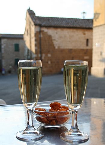 349px-prosecco_and_snacks_in_tuscany