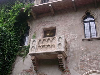 320px-Verona_-_Juliet_Balcony
