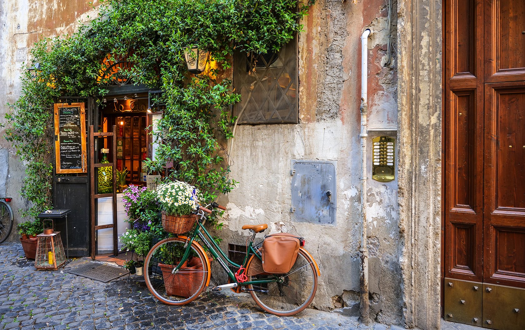 Trastevere classic scene