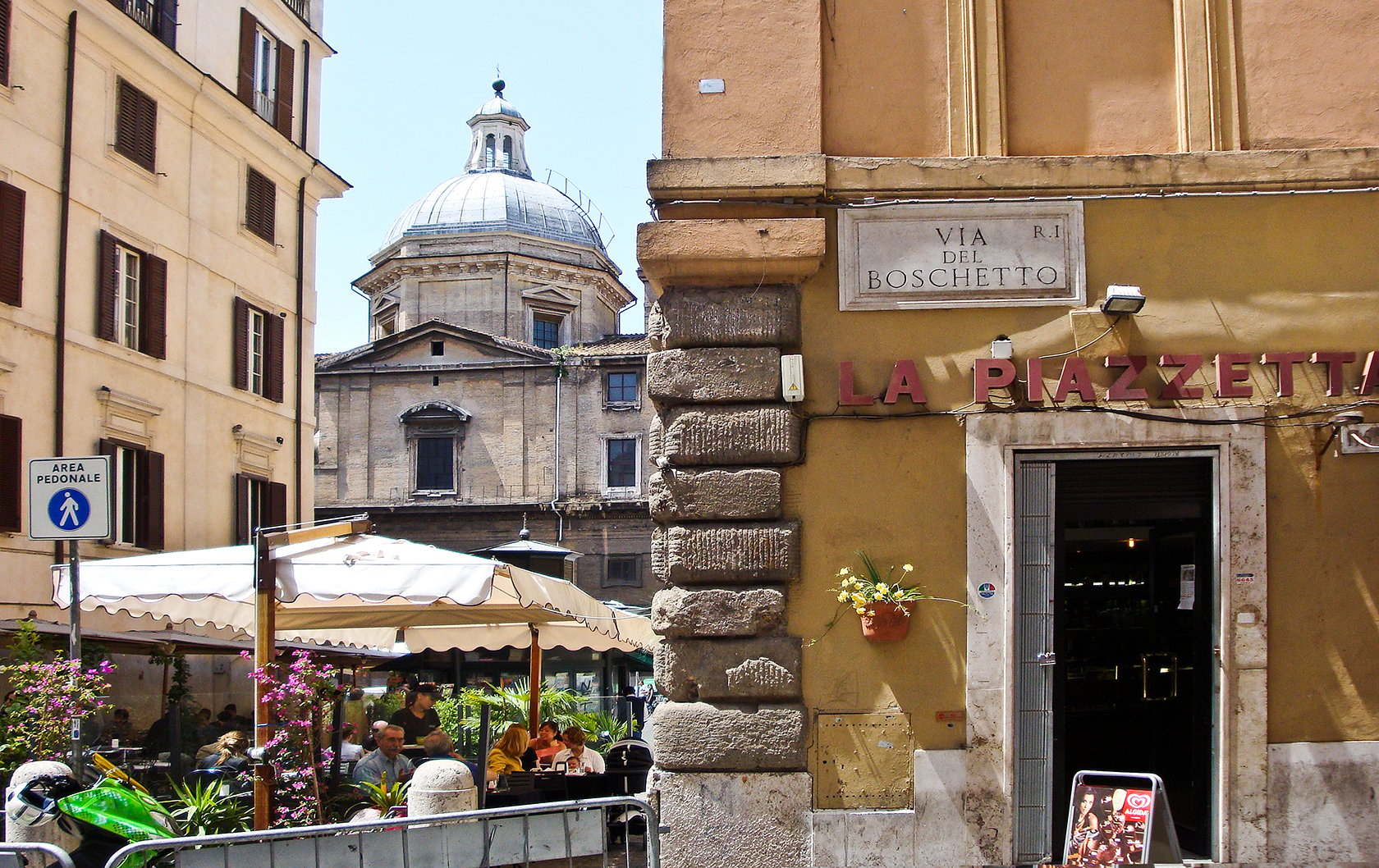 FIND THE BEST LEATHER SHOPS IN ROME ON THIS STREET!