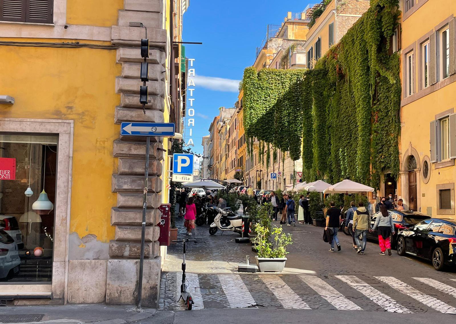 FIND THE BEST LEATHER SHOPS IN ROME ON THIS STREET!